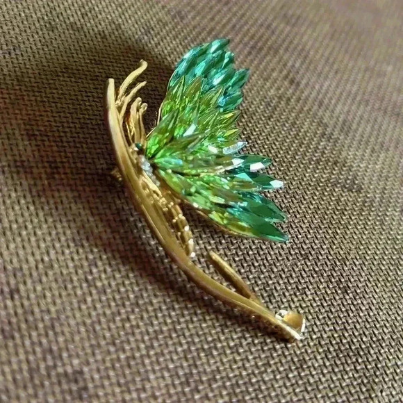 European French Style Ultra-Bright Gradient Crystal Butterfly Brooch - Picture 4 of 8